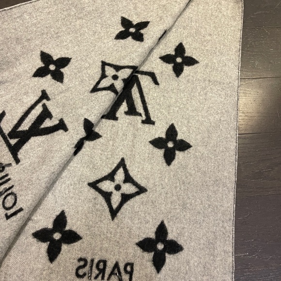Louis Vuitton Cashmere Monogram Reykjavik Scarf Black - Picture 3 of 6